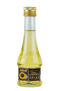 Garlic-flavoured sunflower oil for cooking and salads